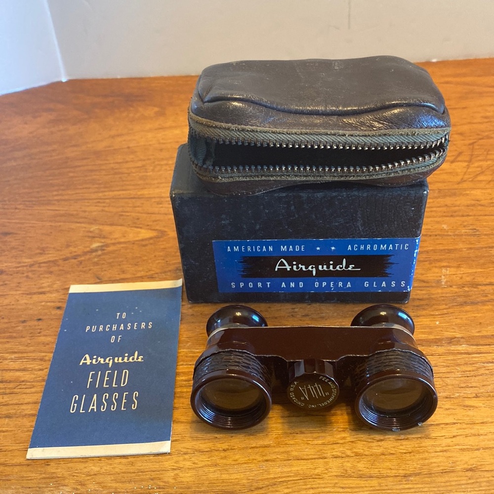 Vintage Fee and Stemwedel, Inc. Chicago Airguide 44A brown Sport and Opera glass